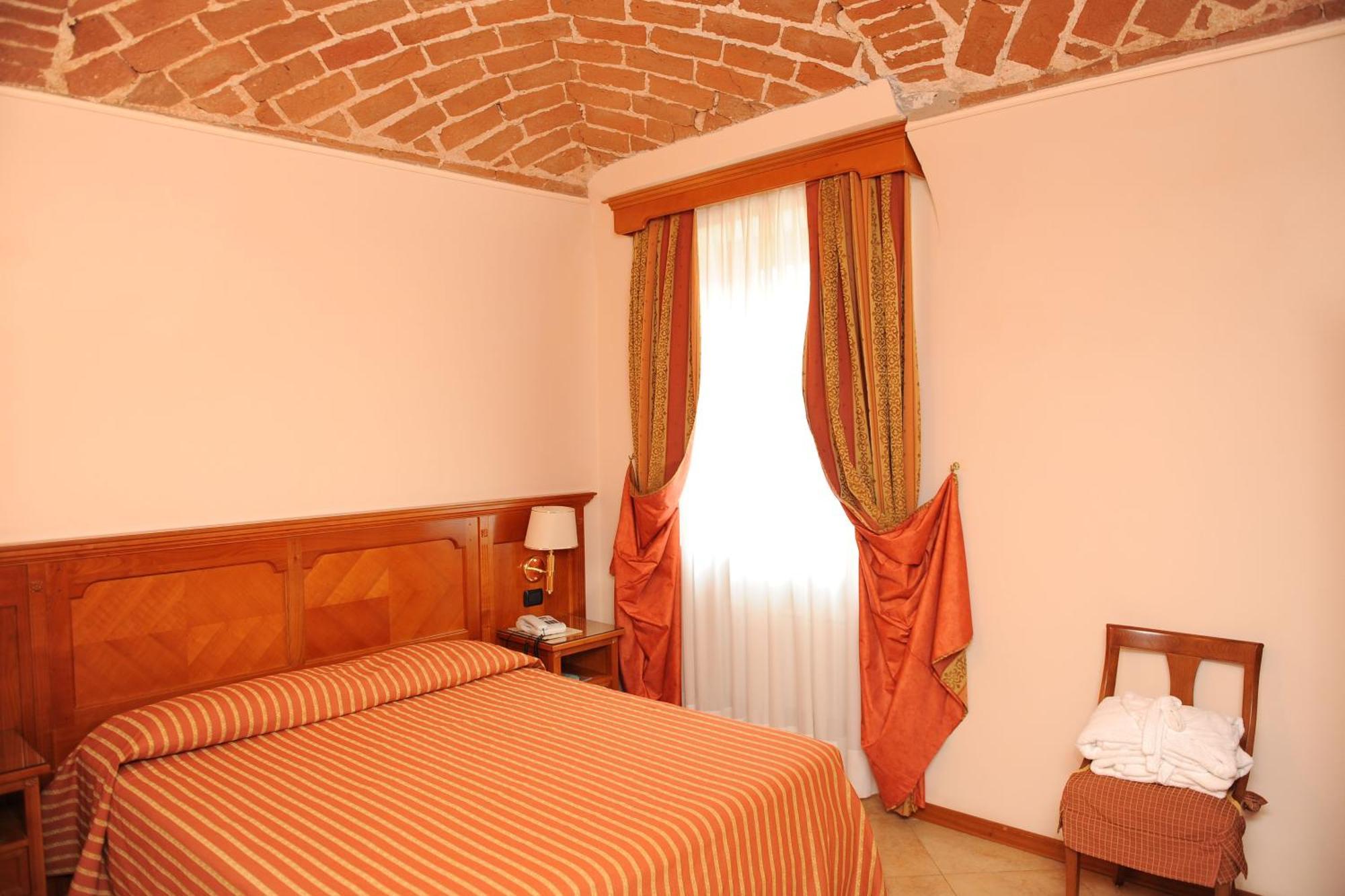 Hotel Acqui & Centro Benessere Acqui Terme Bagian luar foto