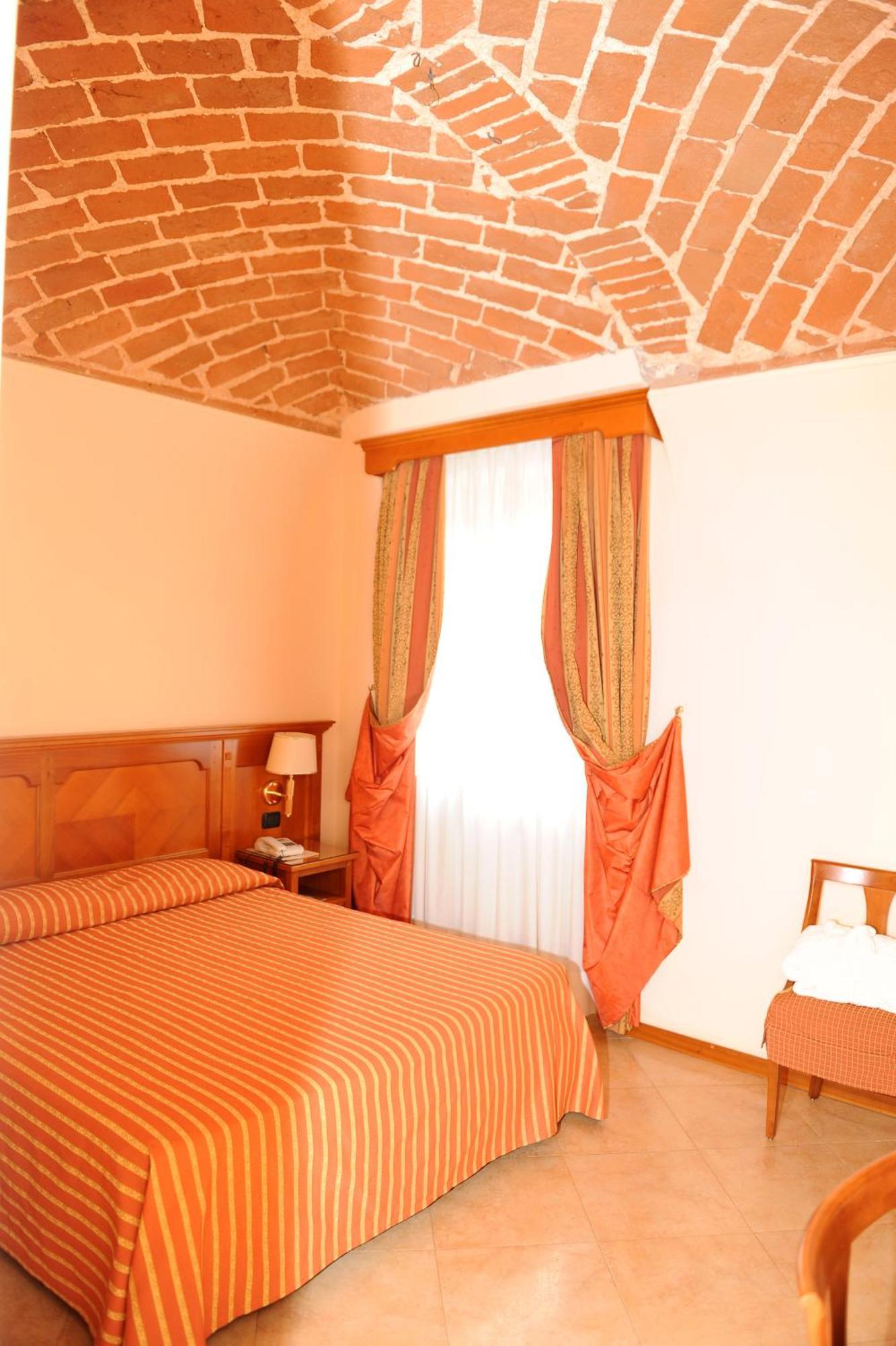 Hotel Acqui & Centro Benessere Acqui Terme Ruang foto