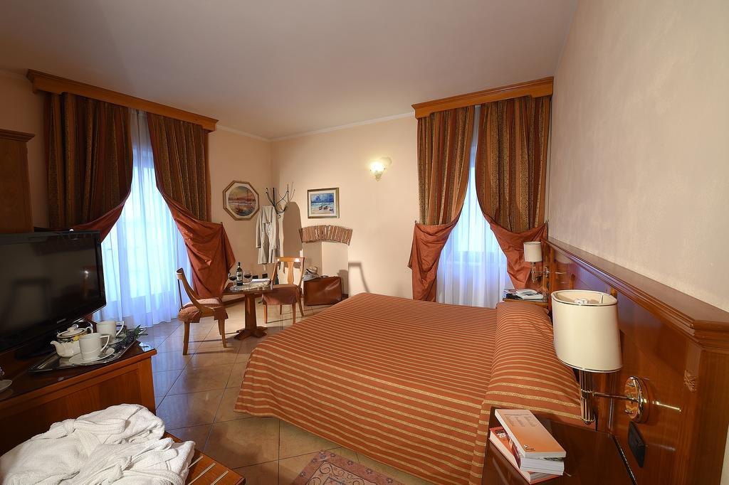 Hotel Acqui & Centro Benessere Acqui Terme Bagian luar foto