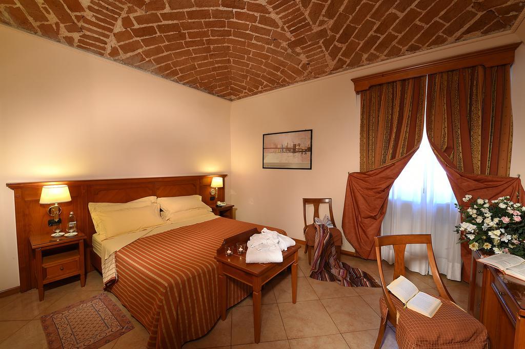 Hotel Acqui & Centro Benessere Acqui Terme Ruang foto