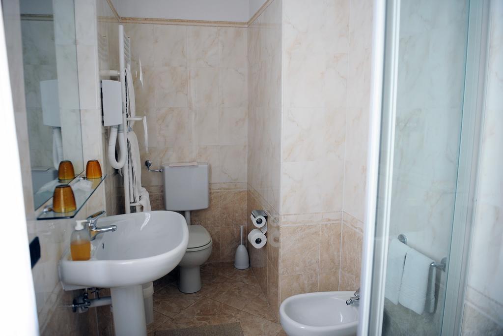 Hotel Acqui & Centro Benessere Acqui Terme Bagian luar foto